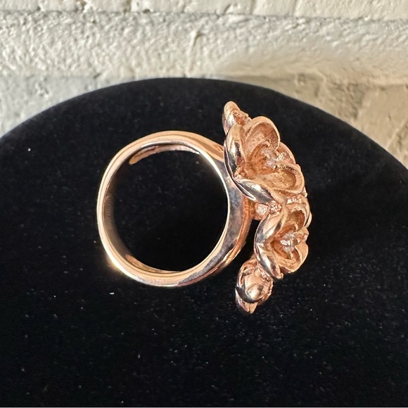 Rose Gold Large Flower Ring. Set in Stainless Steel. Size 8. - Picture 5 of 9
